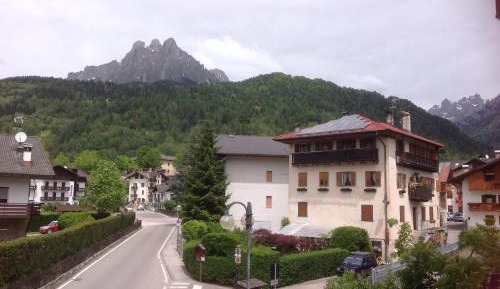 Apartment with Mountain View