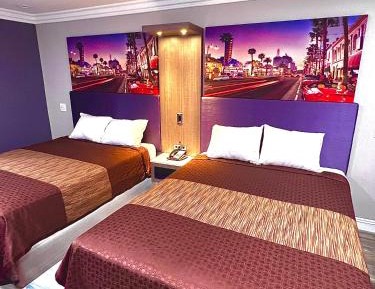 Deluxe Queen Room with Two Queen Beds