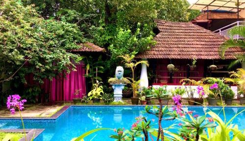 Villa with Garden View