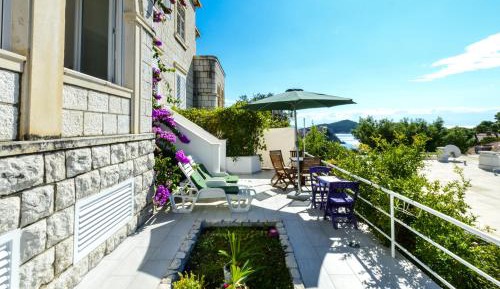 One-Bedroom Apartment with Terrace