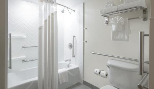 Standard King Room with Mobility Accessible Tub
