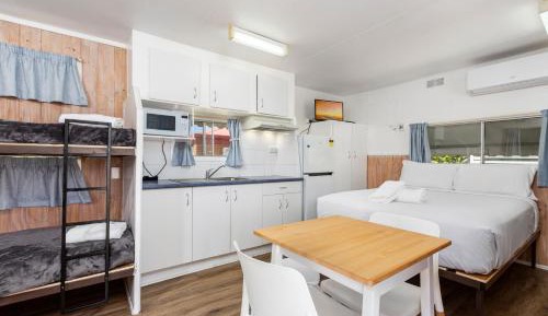 Budget Cabin - External Ensuite