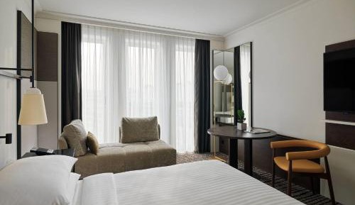 Executive Room with Lounge Access, 1 King