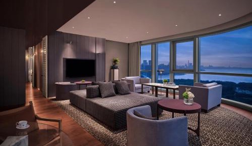 King Suite with Bay View