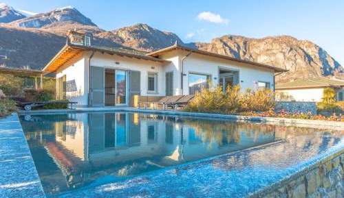 Six-Bedroom Villa 