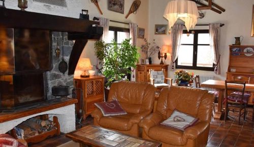 Chalet (8 Adults)