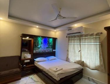 Standard Queen Room