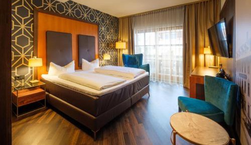 Grand Deluxe Double Room with Balcony