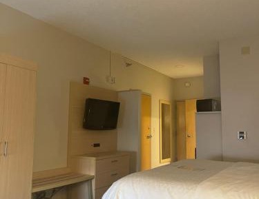 King Room - Mobility Access/Hearing Accessible