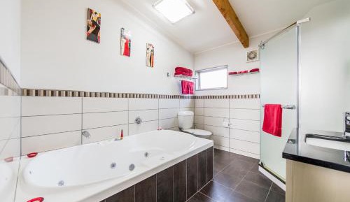 One-Bedroom Suite with Spa