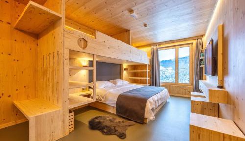 Quadruple Room with Private Bathroom