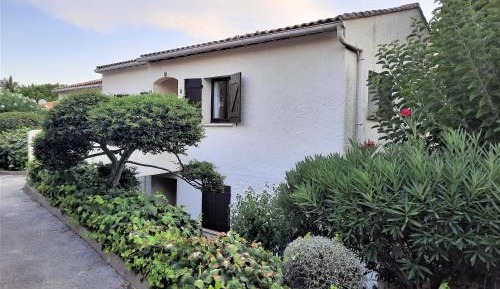 Apartment with Garden View