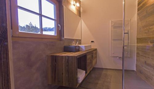 Chalet (8 Adults)