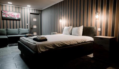 Deluxe Double Room (2 Adults + 1 Child)