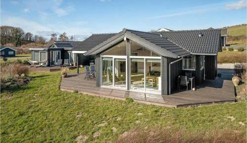 Three-Bedroom Holiday Home 