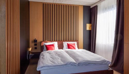 Standard Queen Room