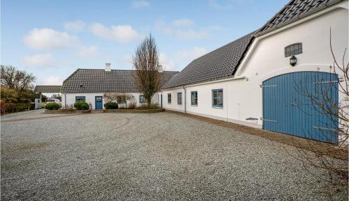 Seven-Bedroom Holiday Home