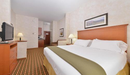 King Room - Mobility Access/Hearing Accessible
