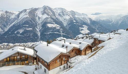Apartment with Mountain View