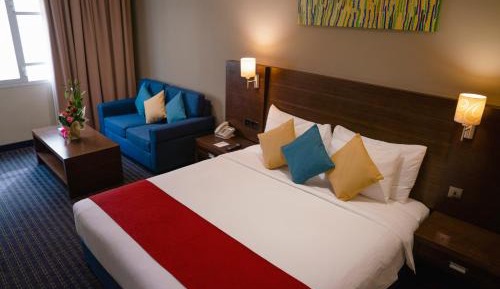 Superior King Room with City View