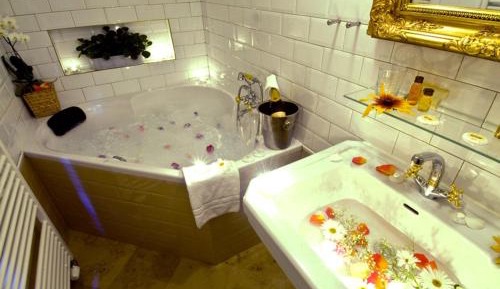 Two-Bedroom King Suite