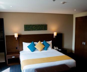 King Suite with Mountain View