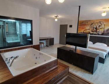 Suite with Spa Bath