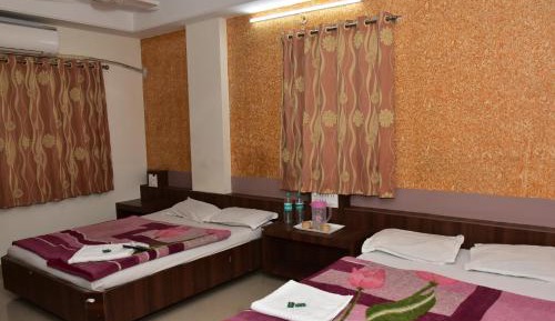 Deluxe Four Bed AC