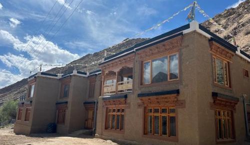 Double or Twin Room with Mountain View