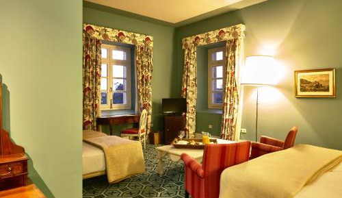 Deluxe Family Room
