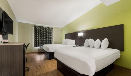 Queen Room with Two Queen Beds - Smoking