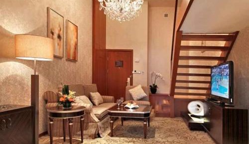 Deluxe Duplex Suite