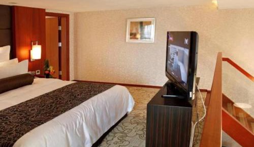 Deluxe Duplex King Room