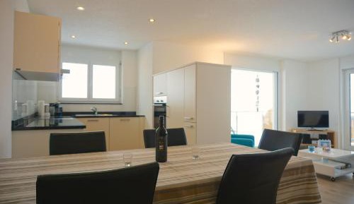 Apartment with Mountain View