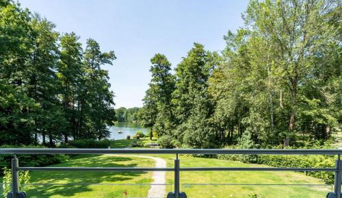 Apartment with Lake View