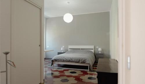 King Room with Roll-In Shower - Disability Access