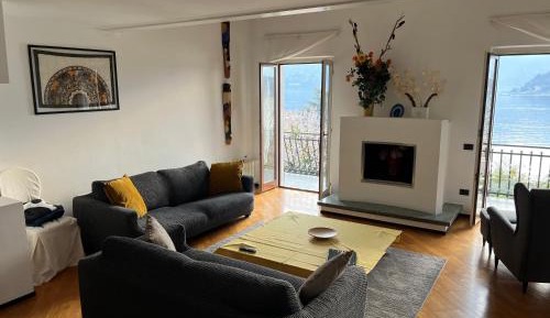 Apartment with Lake View