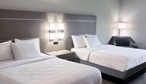 Queen Room with Two Queen Beds, Mobility Access and Bathtub with Grab Bars, Non-Smoking