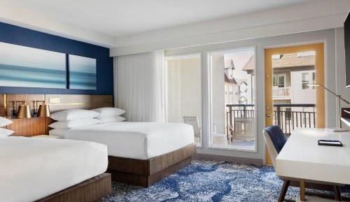 Suite, 2 Queen, Sofa bed, Partial bay view, Balcony