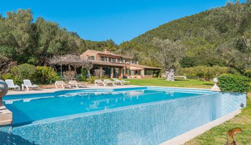 Villa with Garden View