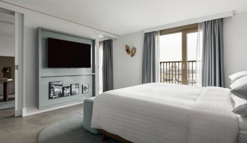 Balcony Suite with M Club Lounge Access
