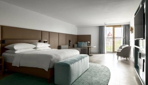 Junior Suite with M Club Lounge Access