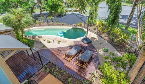 Apartment with Pool View 