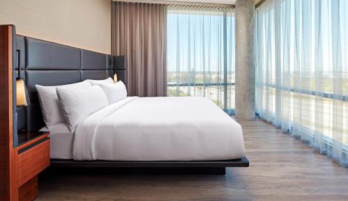 Corner King Room