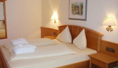 Deluxe Double Room with Side Lake View