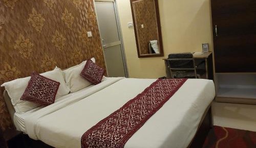 Deluxe Double Room (2 Adults + 1 Child)