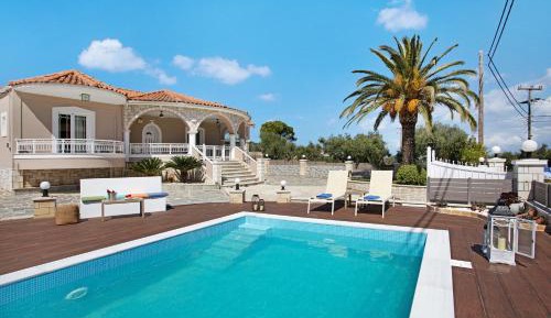 Villa with Garden View