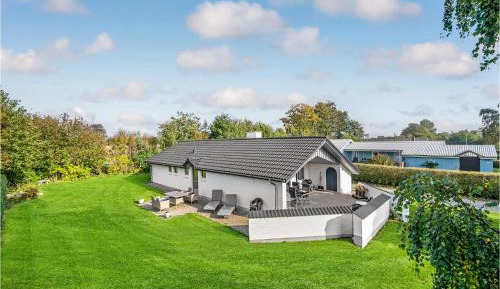 Three-Bedroom Holiday Home 