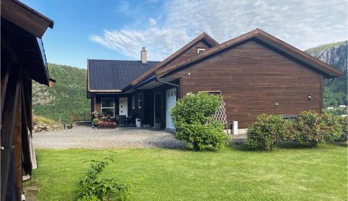 Three-Bedroom Holiday Home 