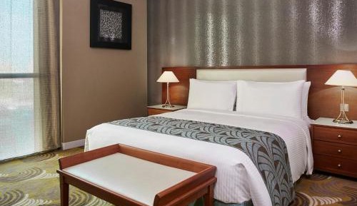 One-Bedroom King Suite with Dining and Pool View
